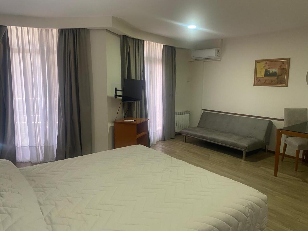 Hotel Howard Johnson רוסאריו מראה חיצוני תמונה