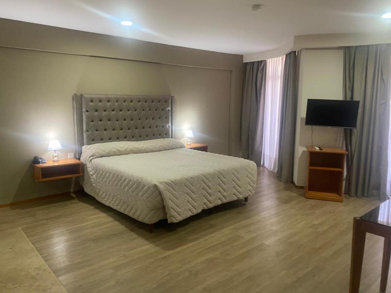 Hotel Howard Johnson רוסאריו מראה חיצוני תמונה