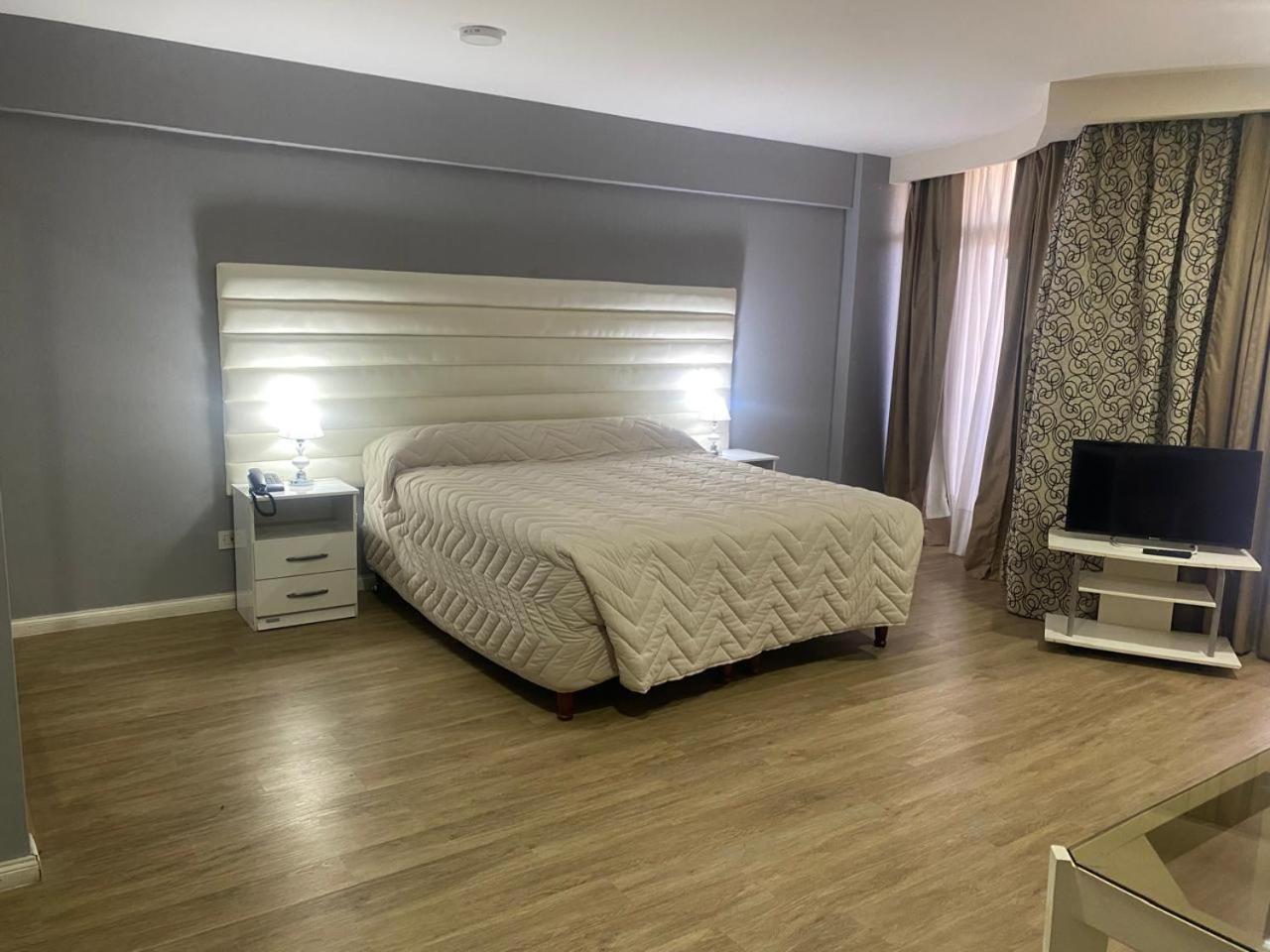 Hotel Howard Johnson רוסאריו מראה חיצוני תמונה