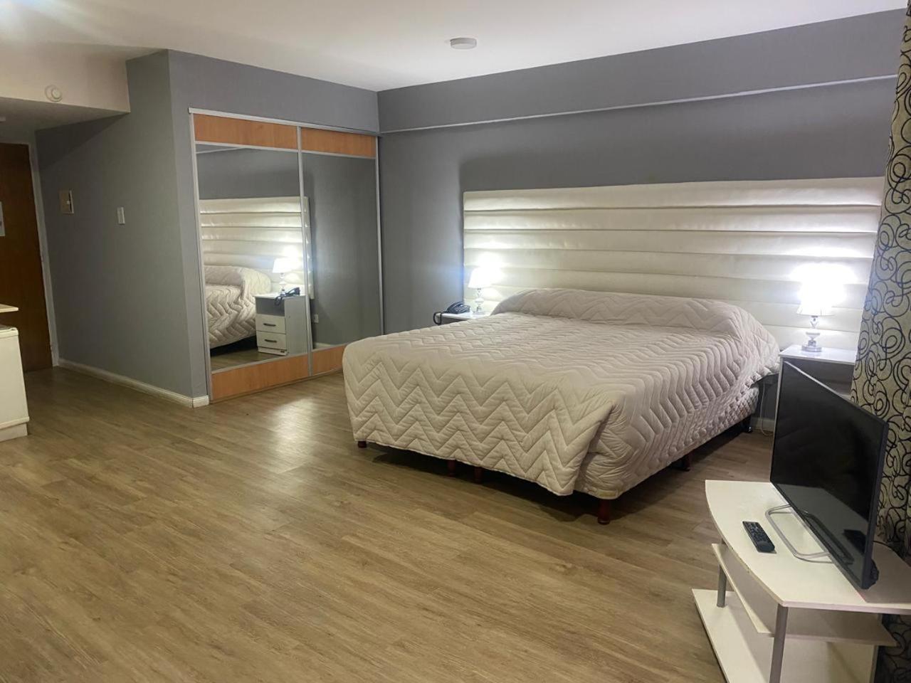 Hotel Howard Johnson רוסאריו מראה חיצוני תמונה