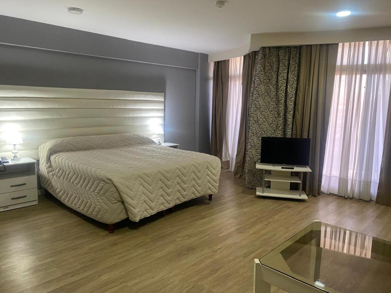 Hotel Howard Johnson רוסאריו מראה חיצוני תמונה